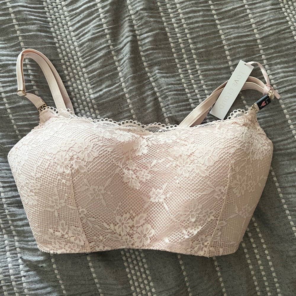 Never worn light pink Lacey Bralette